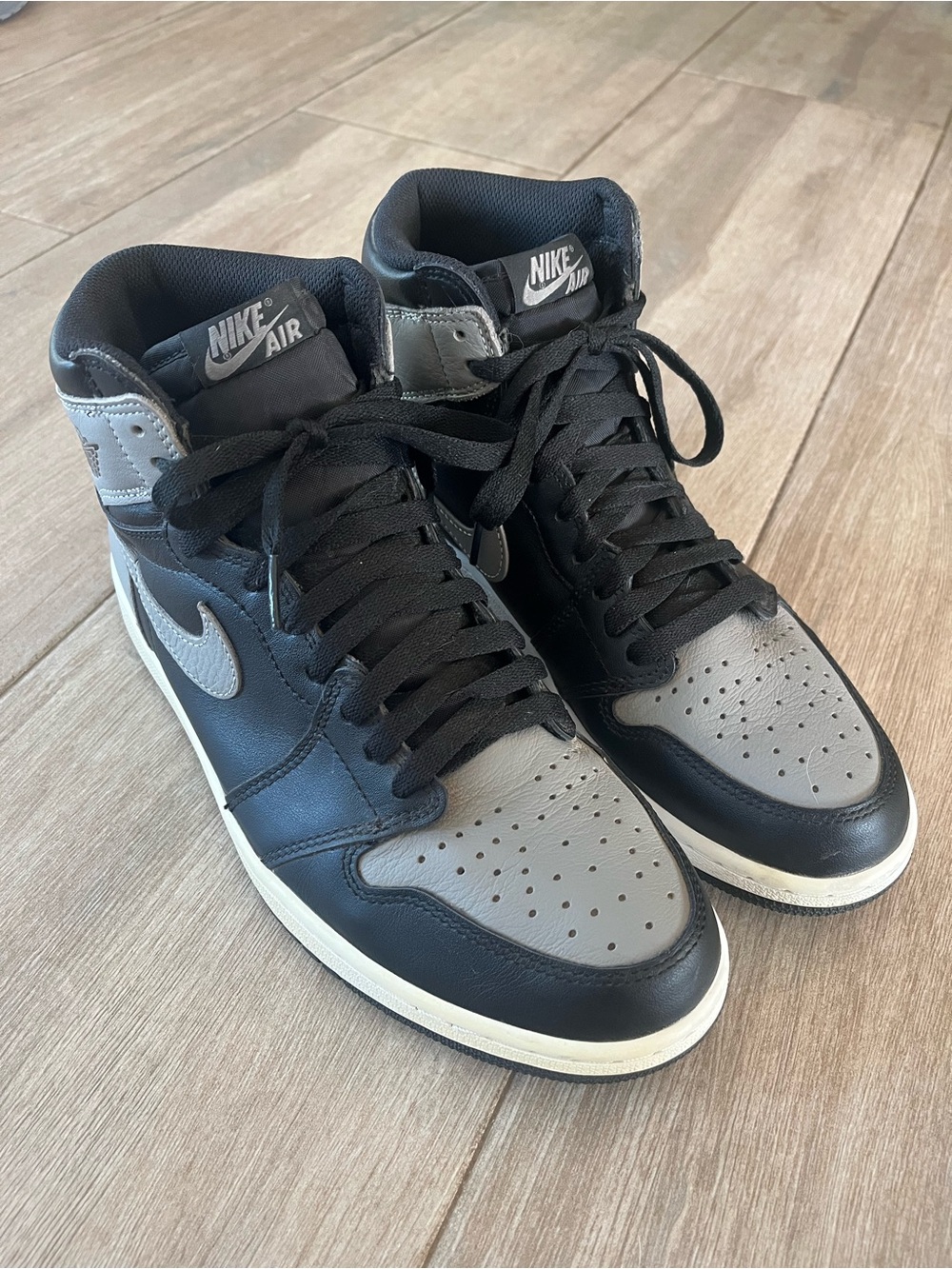 Air Jordan 1 Shadow High-Top Sneakers - Black & Gray